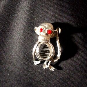 Monkey wire wrap pin